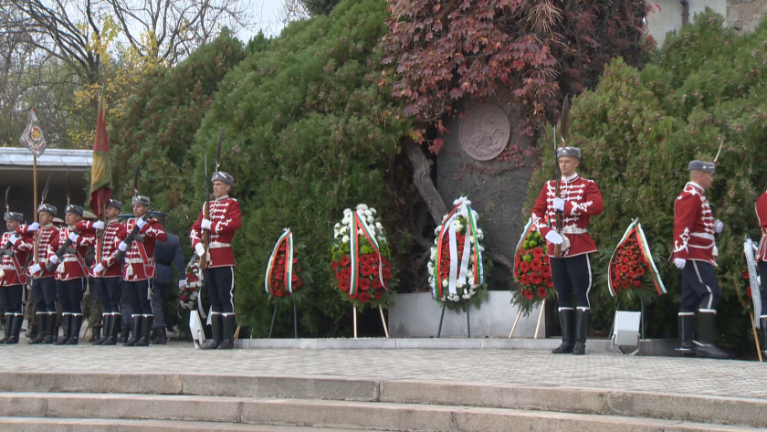 Президентът Румен Радев отдава почит пред паметта на загиналите за
