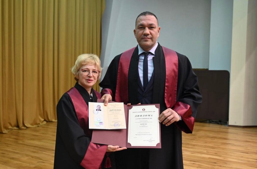 Кубрат Пулев вече е магистър по „Политология“