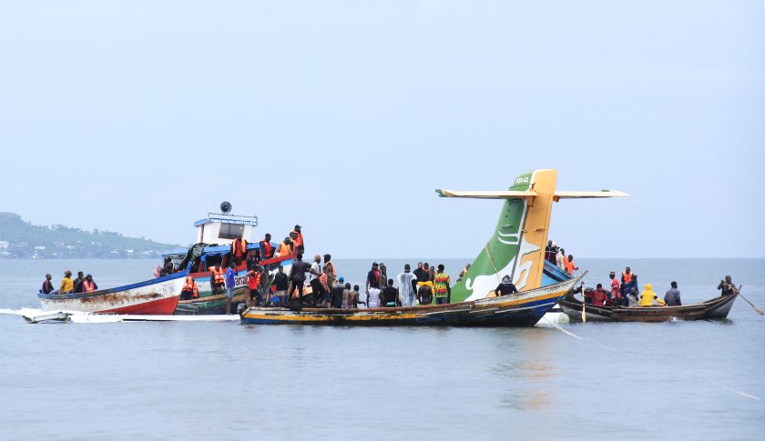 Малък пътнически самолет се разби тази сутрин в езерото Виктория