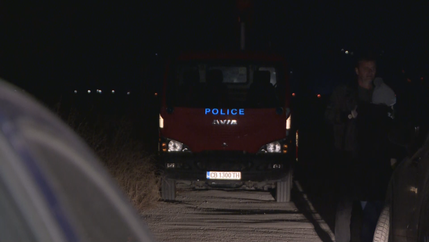 Шофьор на луксозeн автомобил, пълен с мигранти, направи опит да