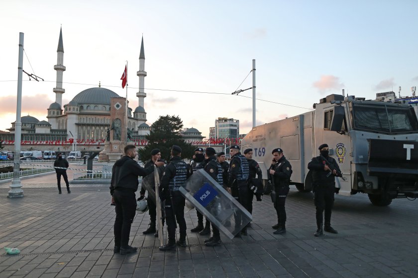 мощна експлозия разтърси истанбул снимки