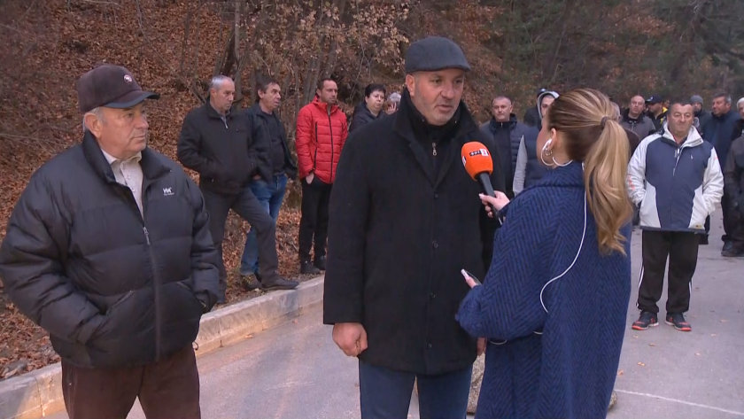 Три пернишки села протестират заради поредно отлагане на ремонта на пътя Драгичево - Кладница