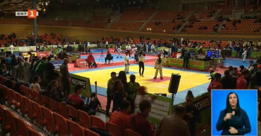 Над 600 състезатели от 14 европейски държави събра спортната зала