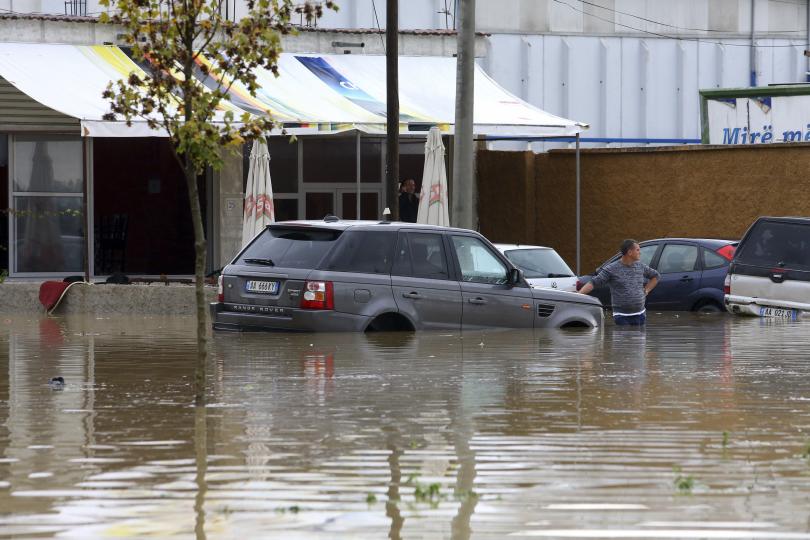 трима души загинали наводненията албания
