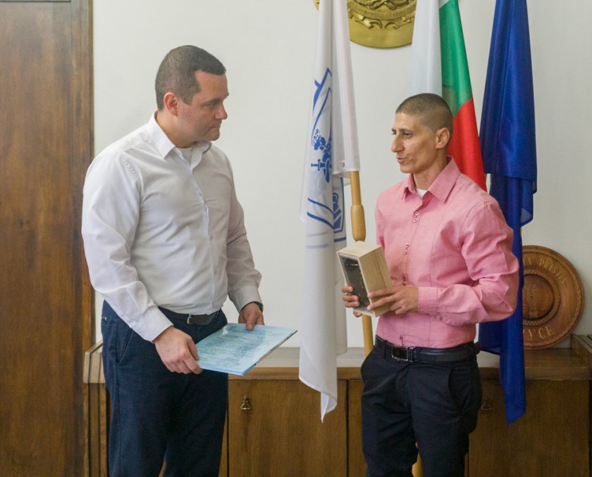 европейската шампионка севда асенова беше наградена кмета русе