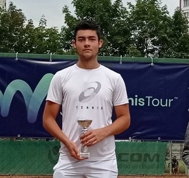 Джордж Лазаров тенис