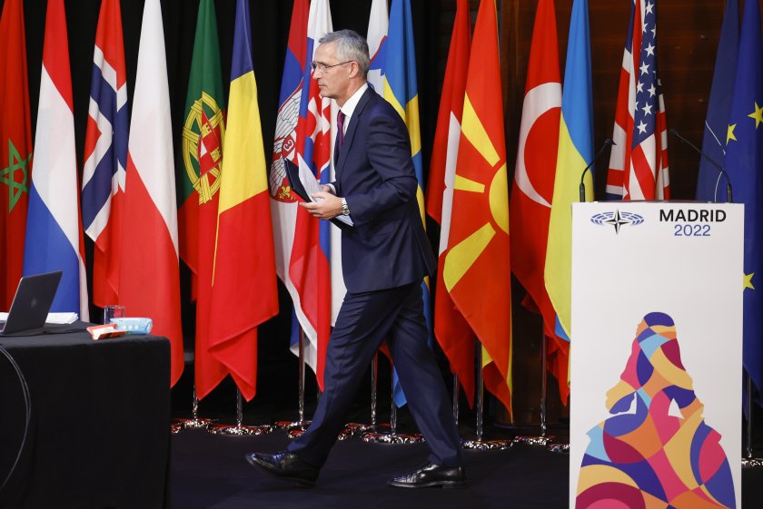 Столтенберг предупреди западните страни да внимават за нови зависимости от Китай