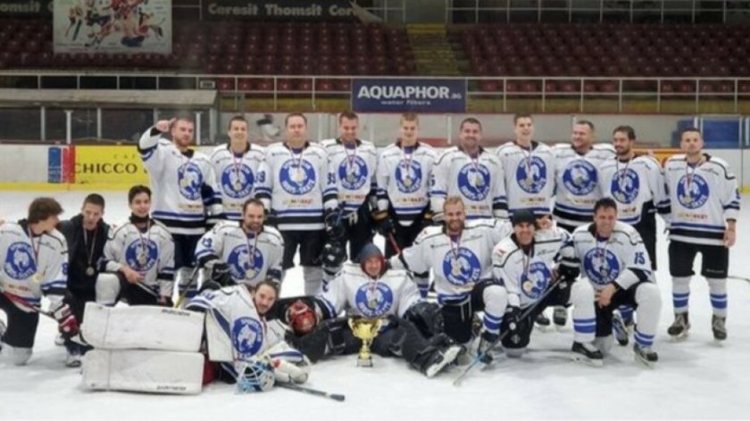 ирбис скейт вдигна трофея купата българия хокей лед