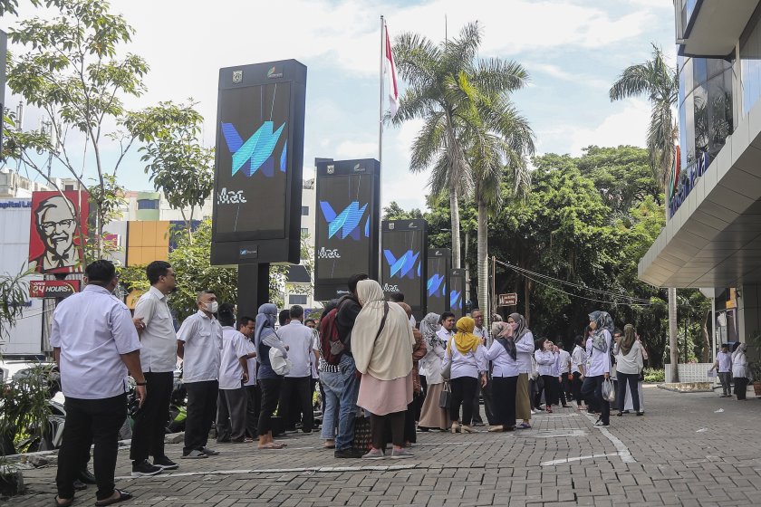 Около 20 души са загинали в Индонезия, а над 300