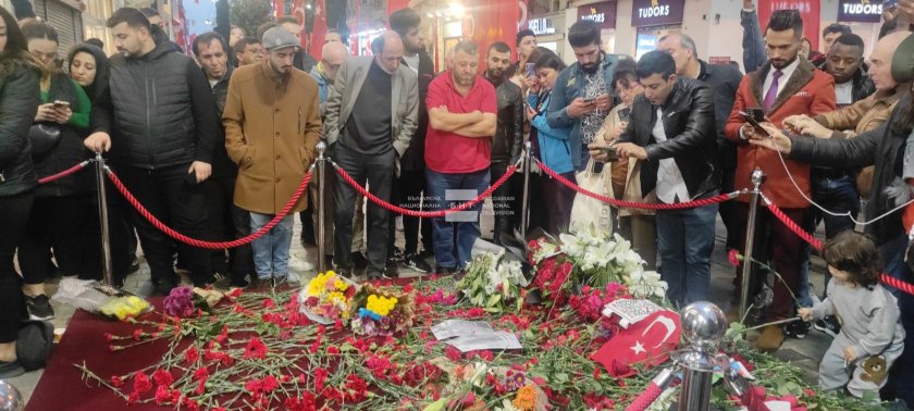 Паметната плоча на бул. Истиклял, осъждаща атентата в неделя, се