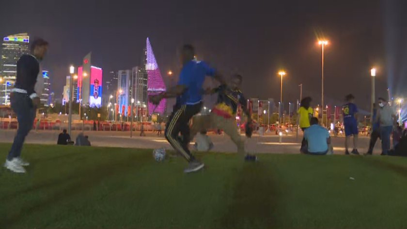 От специалните ни пратеници: Каква е атмосферата в Катар часове преди откриването на Мондиал 2022?