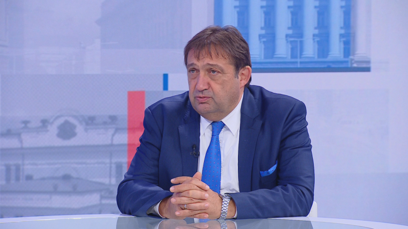 Регионалният министър: АМ "Европа" може да бъде временно пусната до Нова година, но без последния слой асфалт