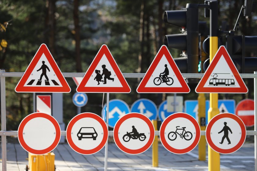 въвеждат пътни знака подобряване пътната безопасност