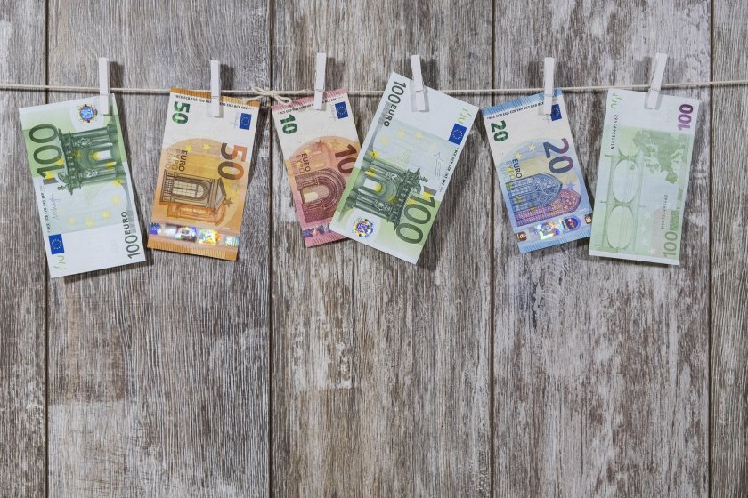 икономическото министерство пита бизнеса струва приемането еврото