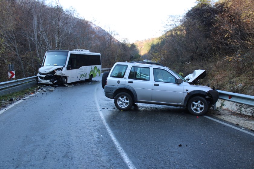 автобус джип катастрофираха пътя рилския манастир снимки