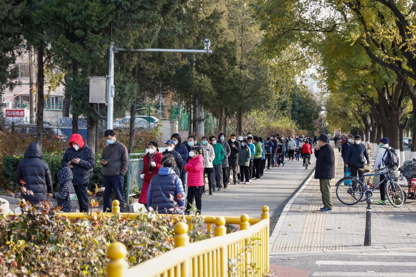 Стотици хора излязоха по улиците в Пекин, Шанхай и други