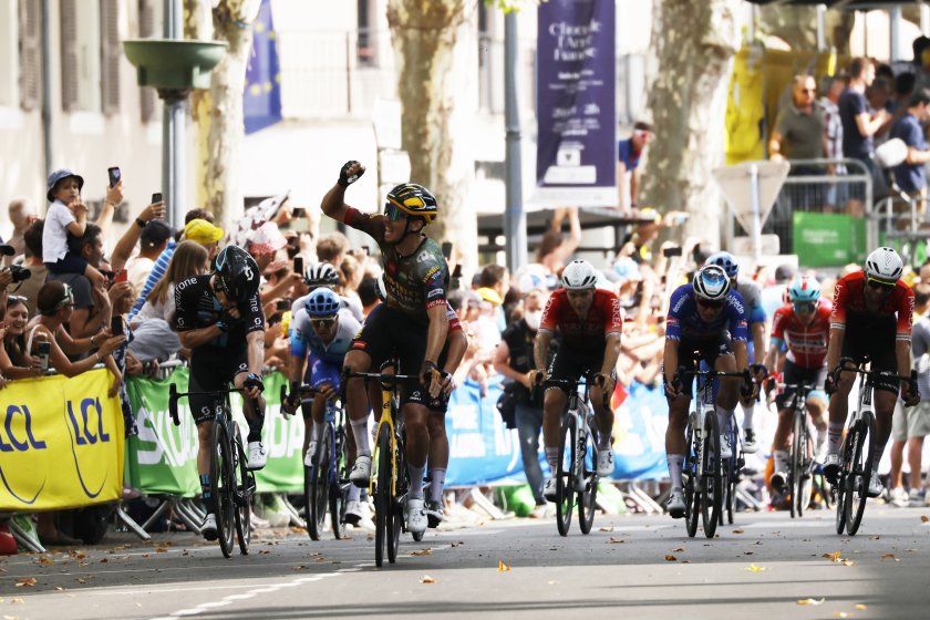 кристоф лапрот спечели етап тур дьо франс вингегоор убедителен лидер два етапа края