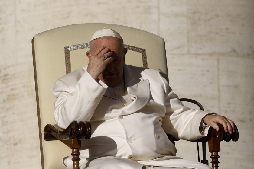 папата натъжен смъртта скитник починал площад свети петър