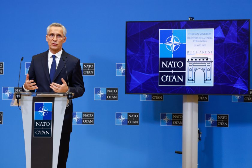 НАТО ще продължи да подкрепя Украйна, колкото е нужно, каза