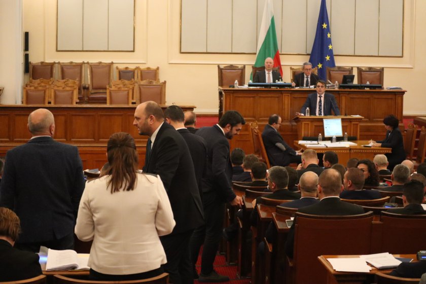 Народното събрание запази район Чужбина. Продължаваме промяната настояха да се