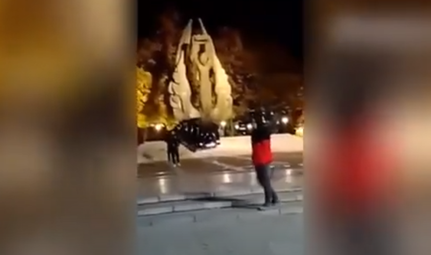 Полицията в Пловдив се самосезира заради вандалска проява при Паметника