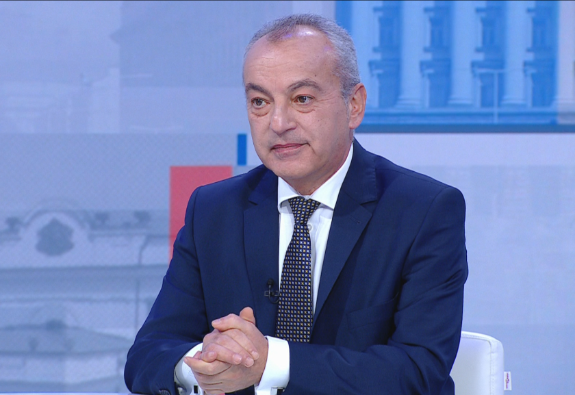 Премиерът Гълъб Донев отговаря на актуални въпроси в предаването Още