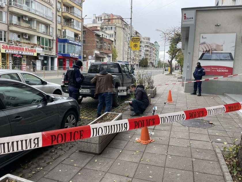 Трима нападнаха с ножове мъж в центъра на Бургас. Инцидентът