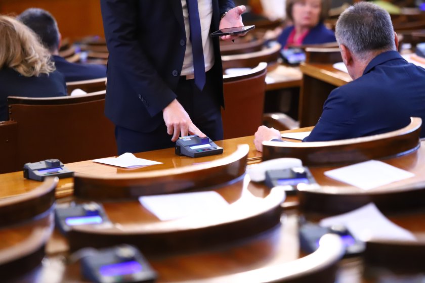 първо четене депутатите приеха реформи антикорупционното законодателство