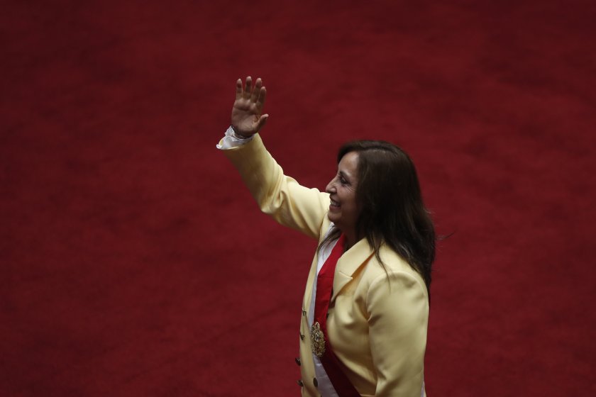 Перу за първи път има жена президент. Досегашният вицепрезидент Дина