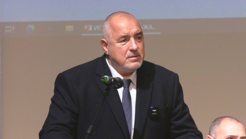 В момента в София проф. Габровски сам си подбира екип,