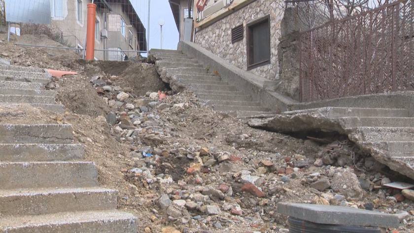 Уличен ремонт в Благоевград остана недовършен. Близо половин година от