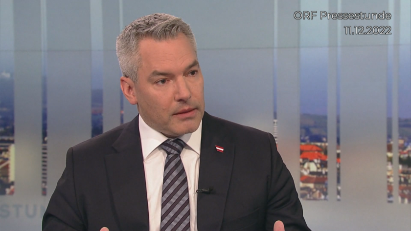 В интервю за австрийската обществена телевизия канцлерът на страната Карл