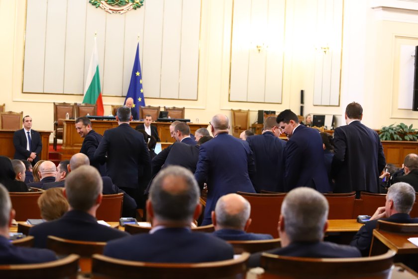 Народното събрание прие решението за предоставяне на военна и военнотехническа