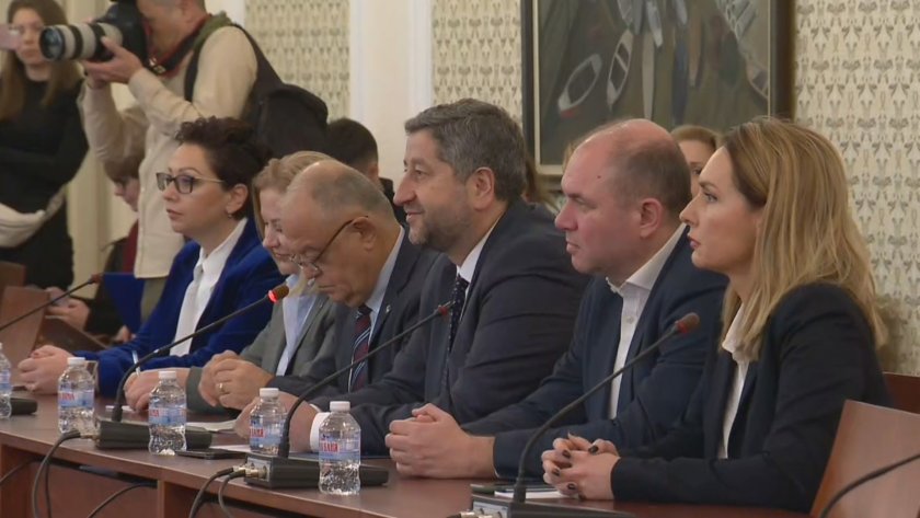 Снимка: НА ЖИВО: ДБ на среща с Габровски: Не може да подкрепим мандат на ГЕРБ, но ще работим с Вас, ако съставите правителство