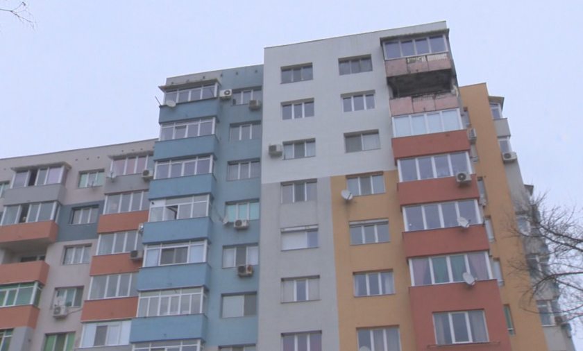 И тази година хората от опожарения блок в Благоевград няма да посрещнат празниците в домовете си