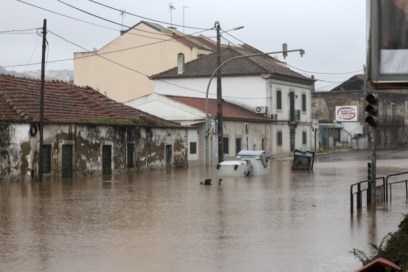 проливни дъждове лисабон властите обявиха червена степен тревога