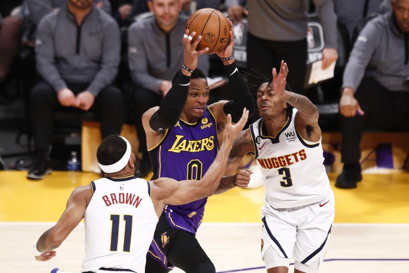 Отборът на Лос Анджелис Лейкърс победи Денвър Нъгетс със 126:108 у дома в мач от редовния сезон на НБА. 