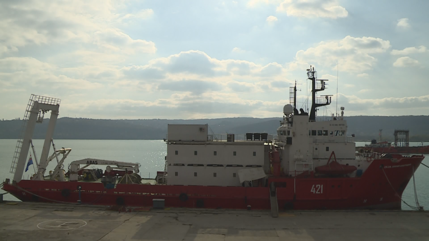 българският научноизследователски кораб отплава антарктида декември