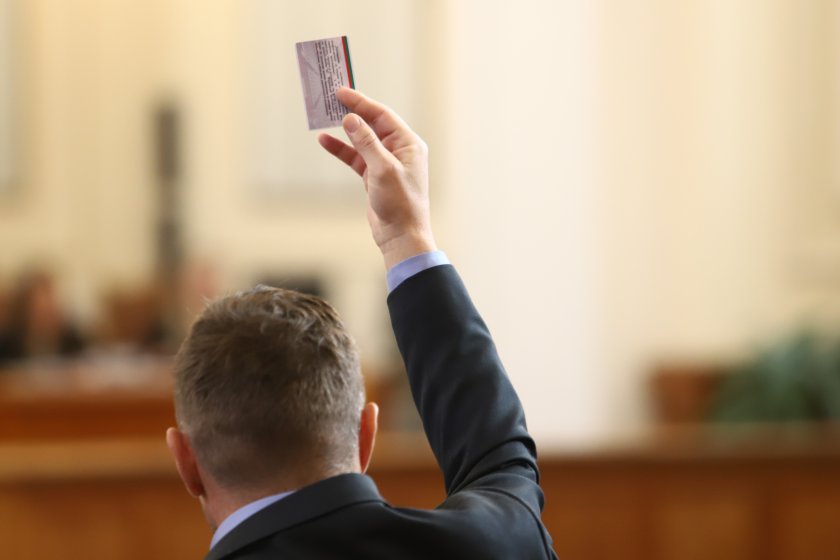 Народните представители събраха кворум и още в началото на пленарното