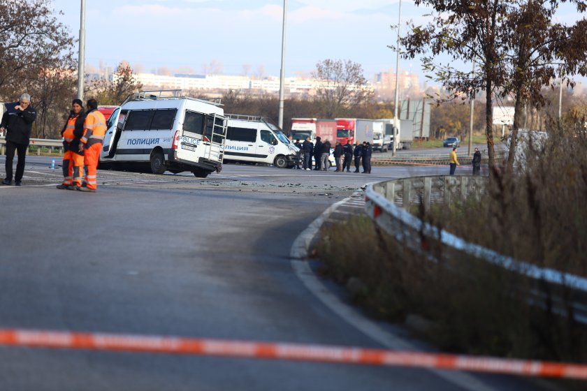 Почина полицаят, пострадал при гонка с мигранти край София в края на ноември