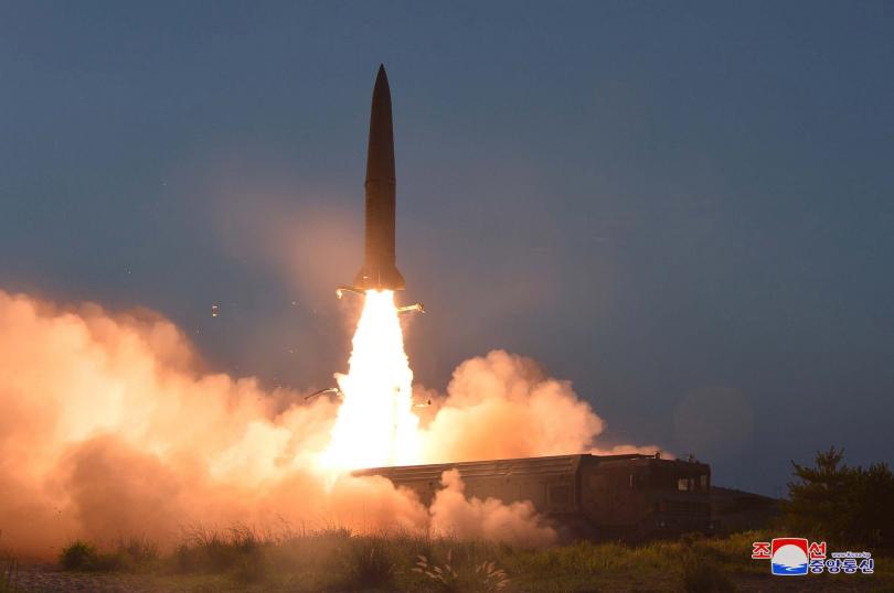 Северна Корея завърши годината с изстрелването на три балистични ракети.Ракетите