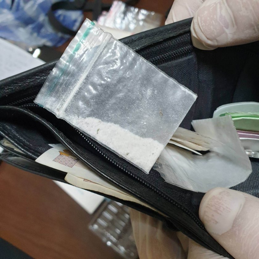 полицаи задържаха дрогиран шофьор исперих откриха наркотици колата