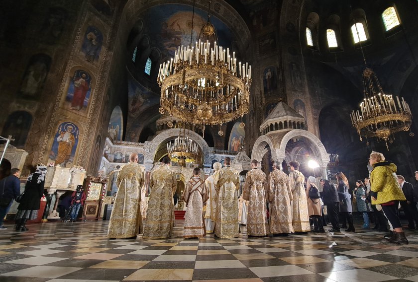 Християнският свят чества раждането на Божия син във Витлеем. В