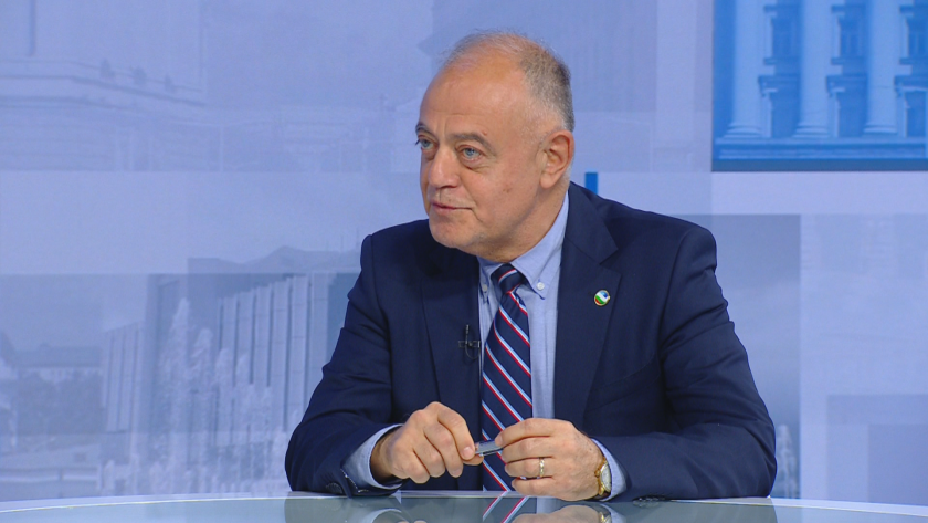 Има тежко противопоставяне в парламента - между реставраторските и реформаторските