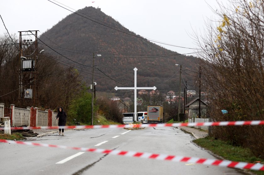 премиерът косово призова кфор премахне сръбските барикади