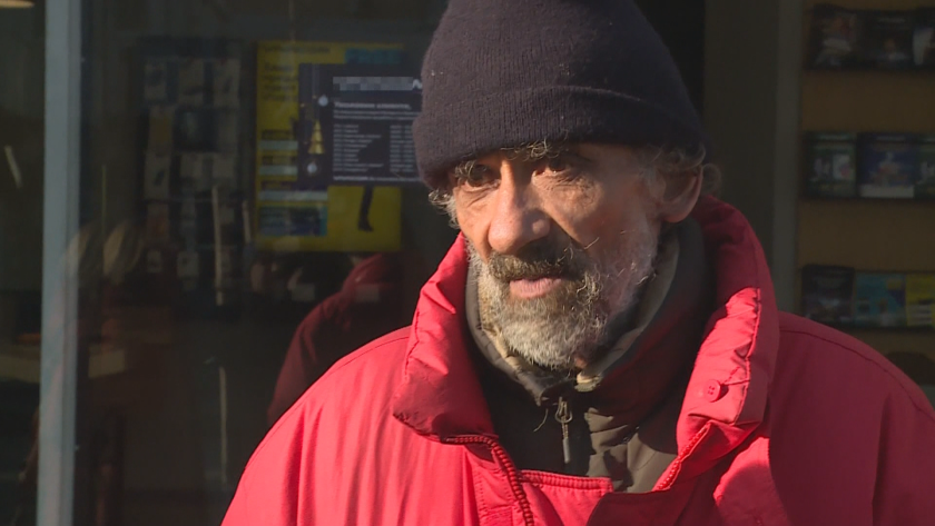 Бездомен мъж от Варна върна изгубено портмоне с пари на собственика му