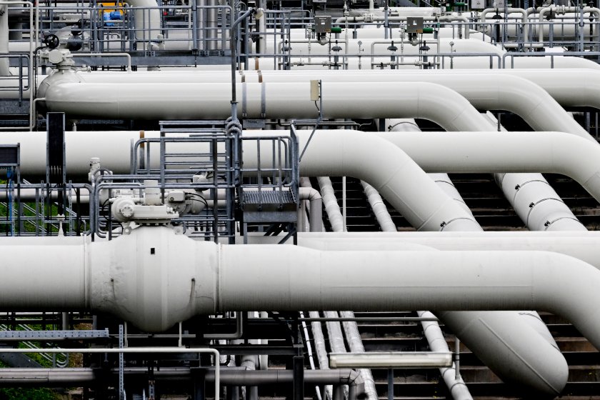 "Газпром" изнася почти наполовина по-малко природен газ