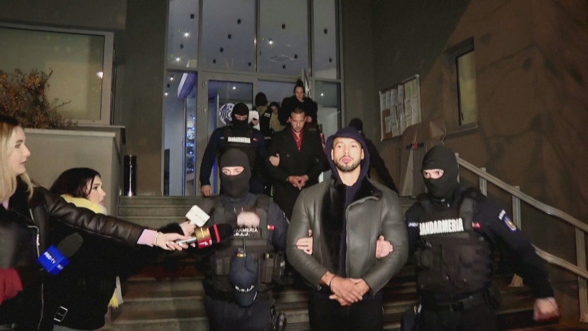 Бивш кикбоксьор и скандален инфлуенсър е задържан в Румъния. Андрю