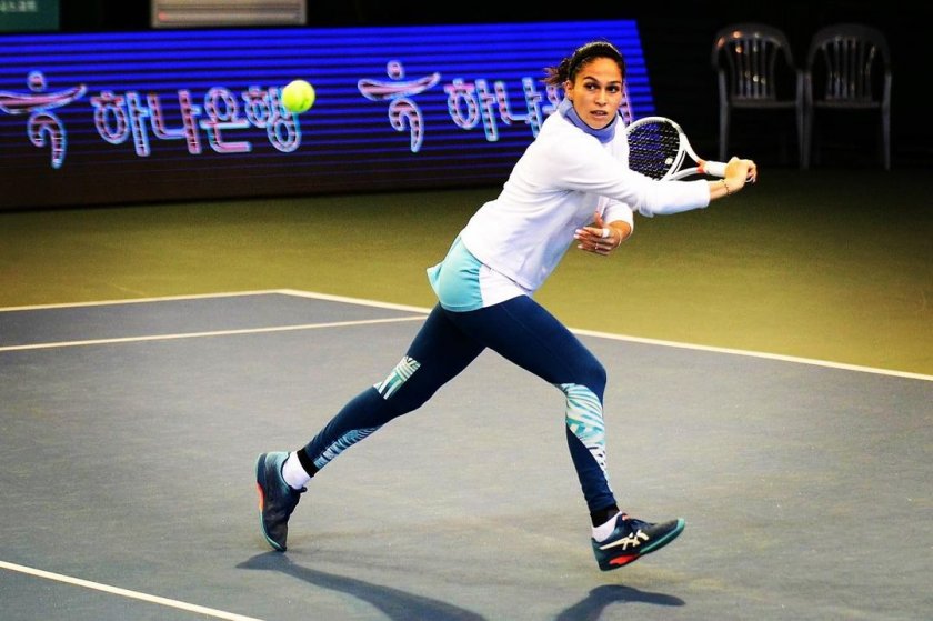 Контузия попречи на Изабелла Шиникова в първата среща на България
