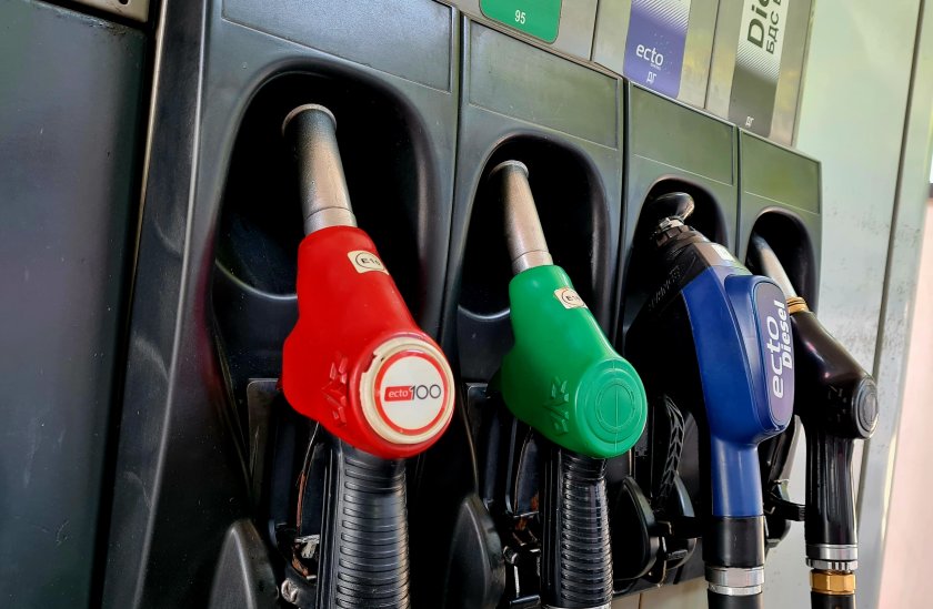 Как ще бъдат компенсирани потребителите заради високите цени на горивата?
